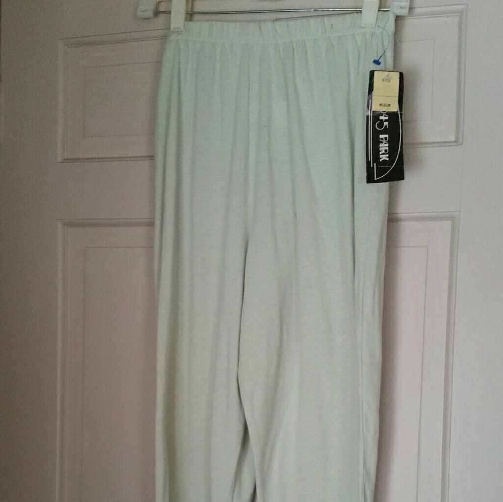 1045 Park Designer Capri Pants Size Medium